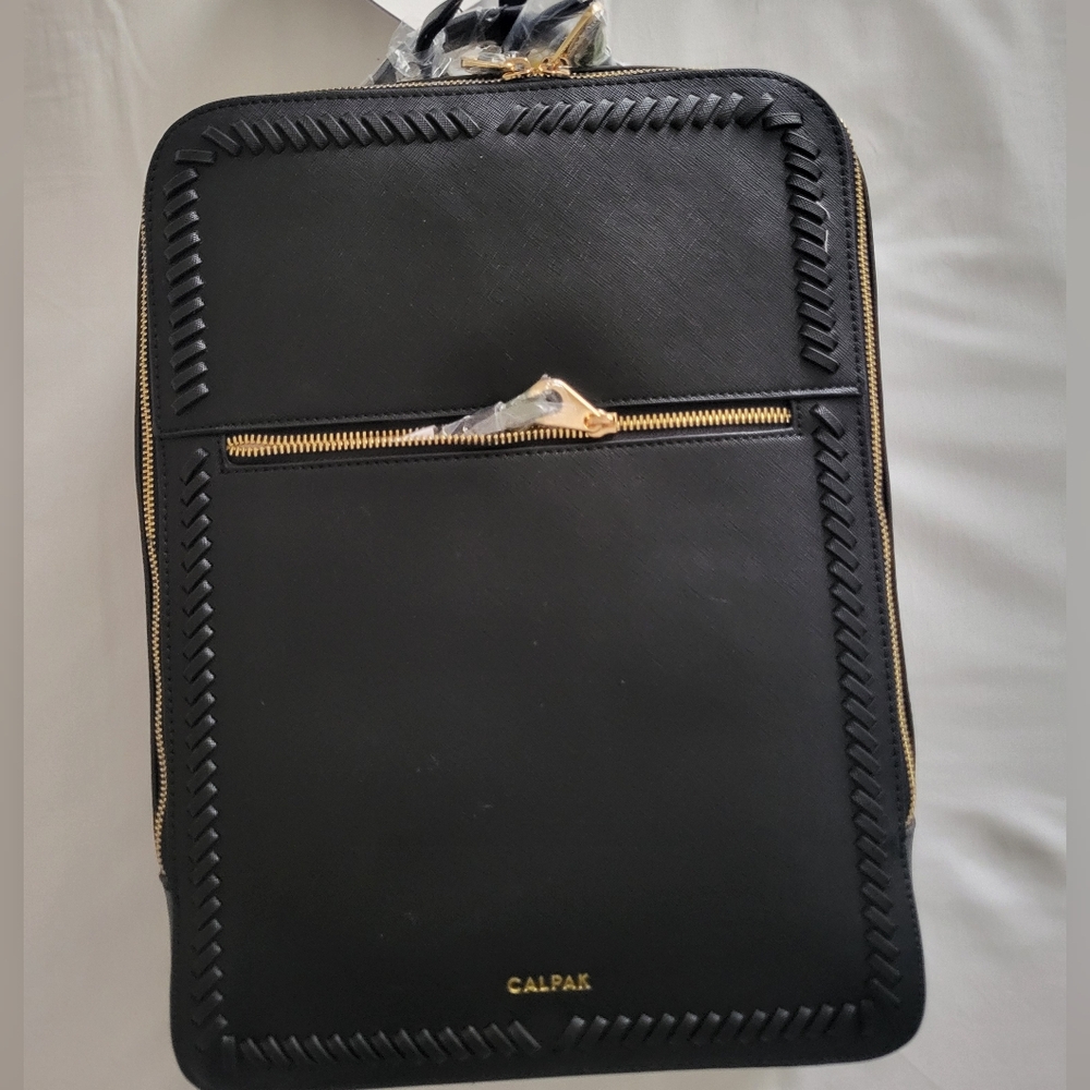 Calpak Kaya 15 inch laptop in black